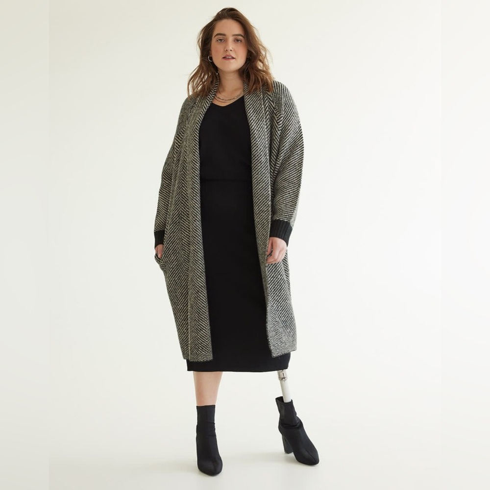Reitmans Black and White Herringbone Cardigan